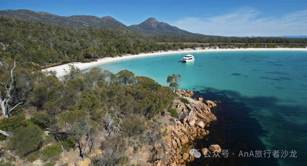 Tasmanian coast and turquoise water